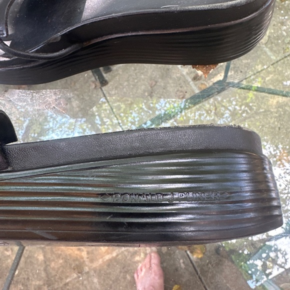 Donald Pliner Fifi Thong Sandals - Black - Size 9 - Picture 4 of 9